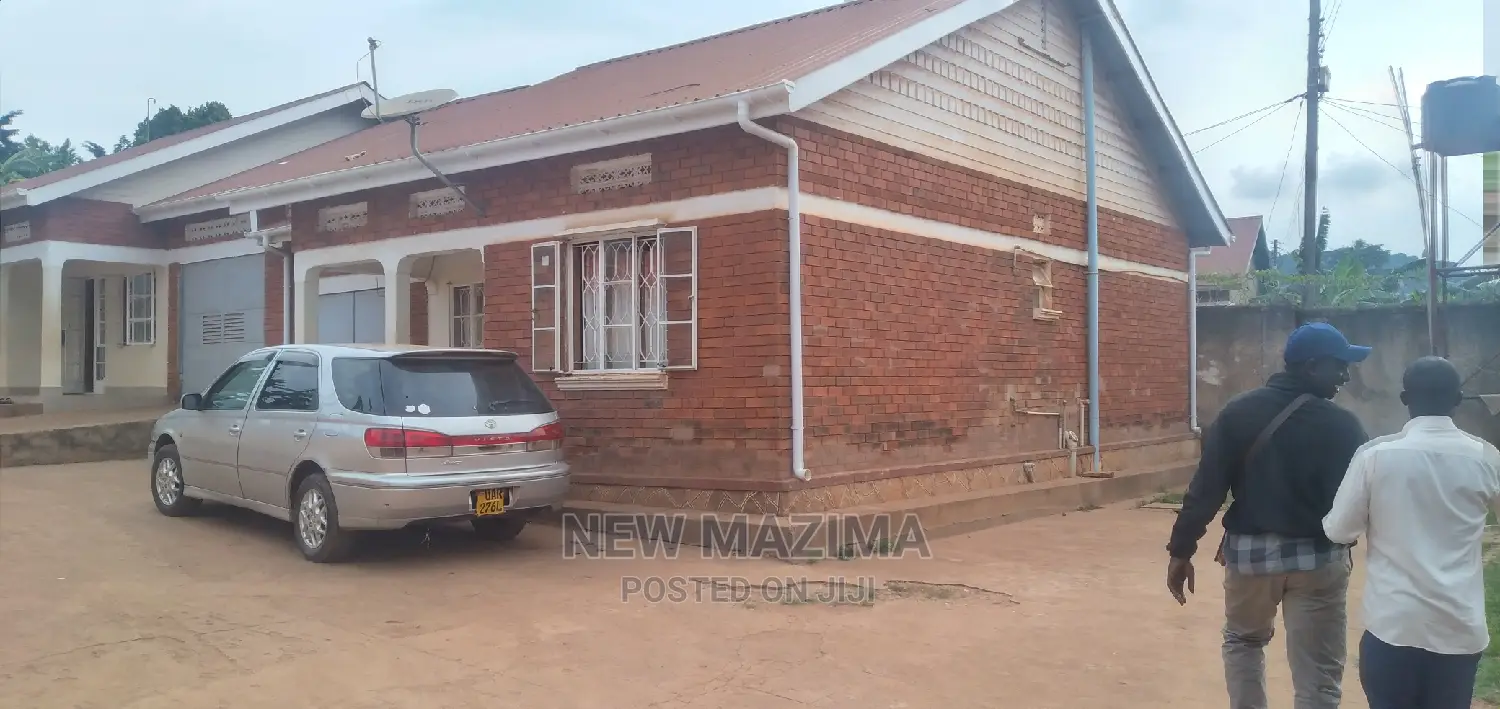 6bdrm House in Buziga Konge, Division a for Sale in Division A