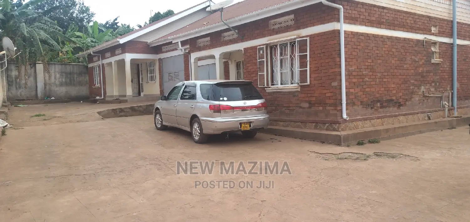 6bdrm House in Buziga Konge, Division a for Sale in Division A