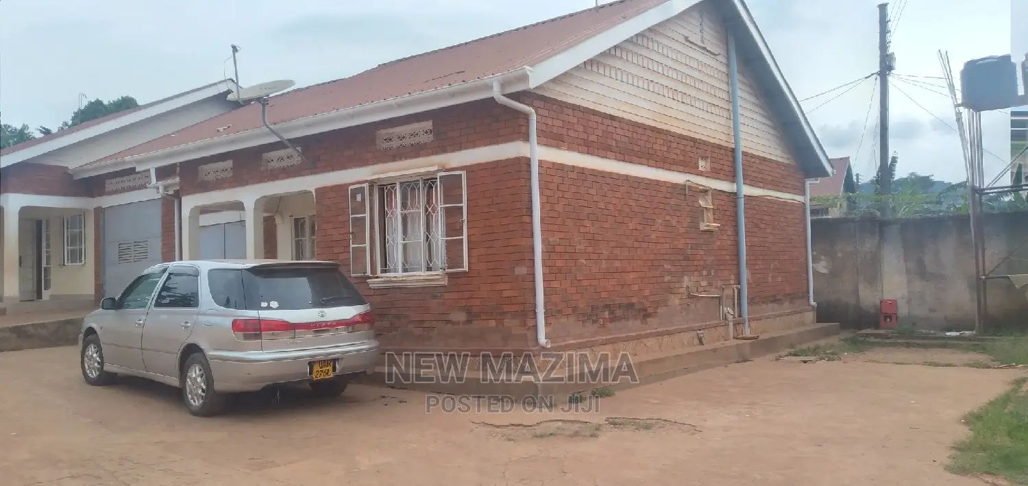 6bdrm House in Buziga Konge, Division a for Sale in Division A