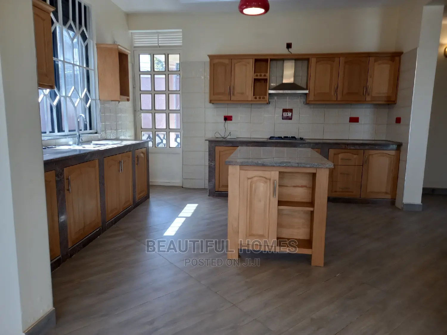 Furnished 5bdrm House in Kira Tarmacked, Central Division for Sale in Central Division