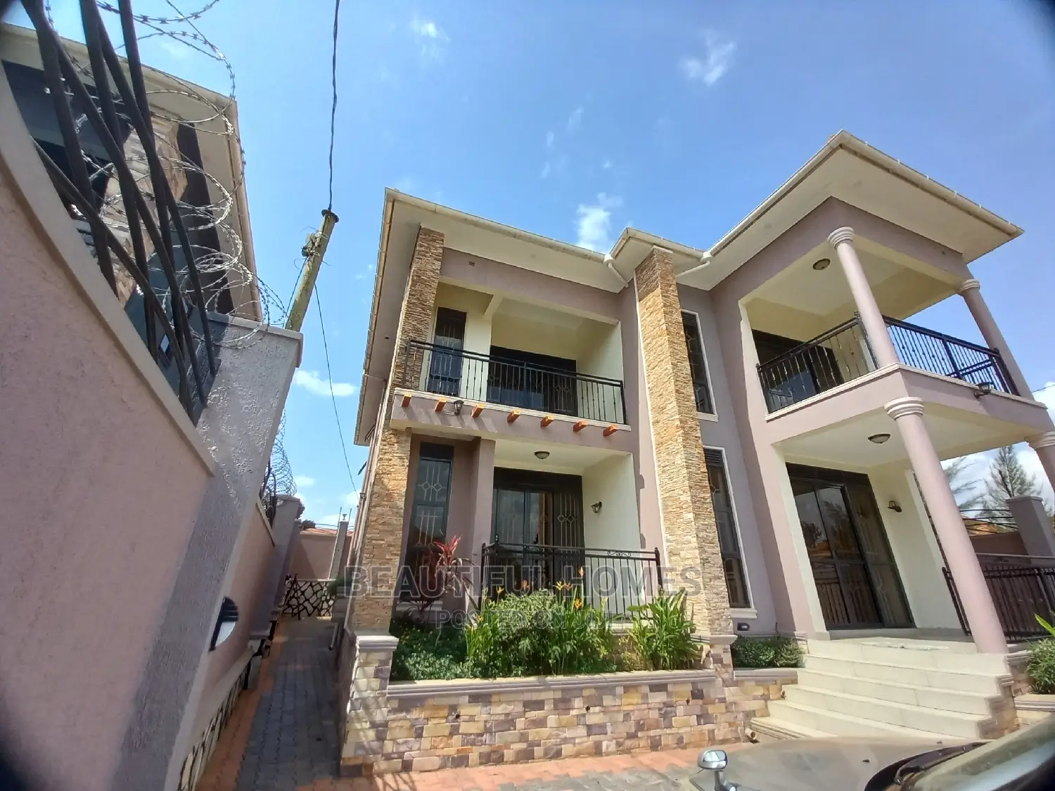 Furnished 5bdrm Mansion in Kira Corporate for Sale in Kira