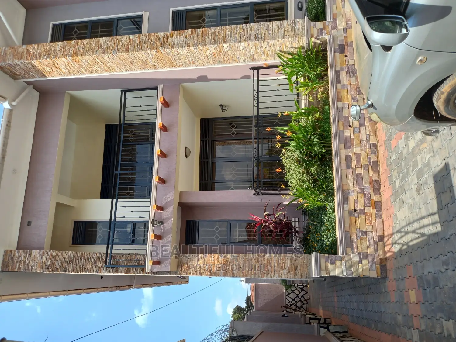 Furnished 5bdrm Mansion in Kira Corporate for Sale in Kira