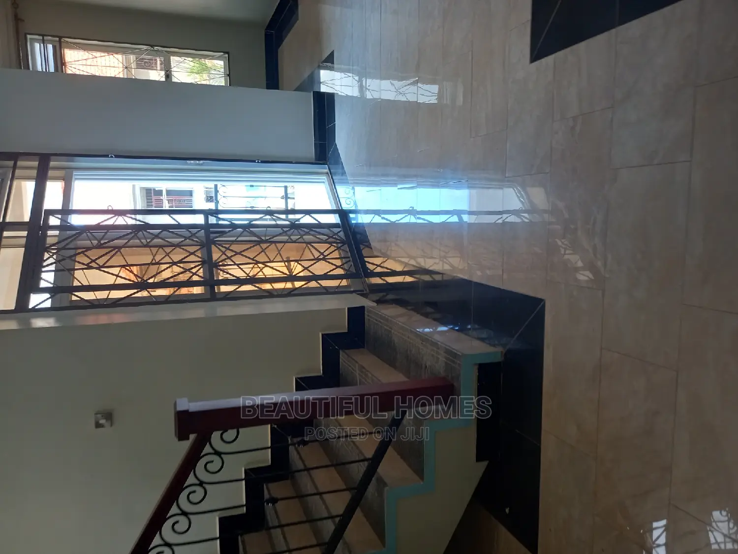 Furnished 5bdrm Mansion in Kira Corporate for Sale in Kira