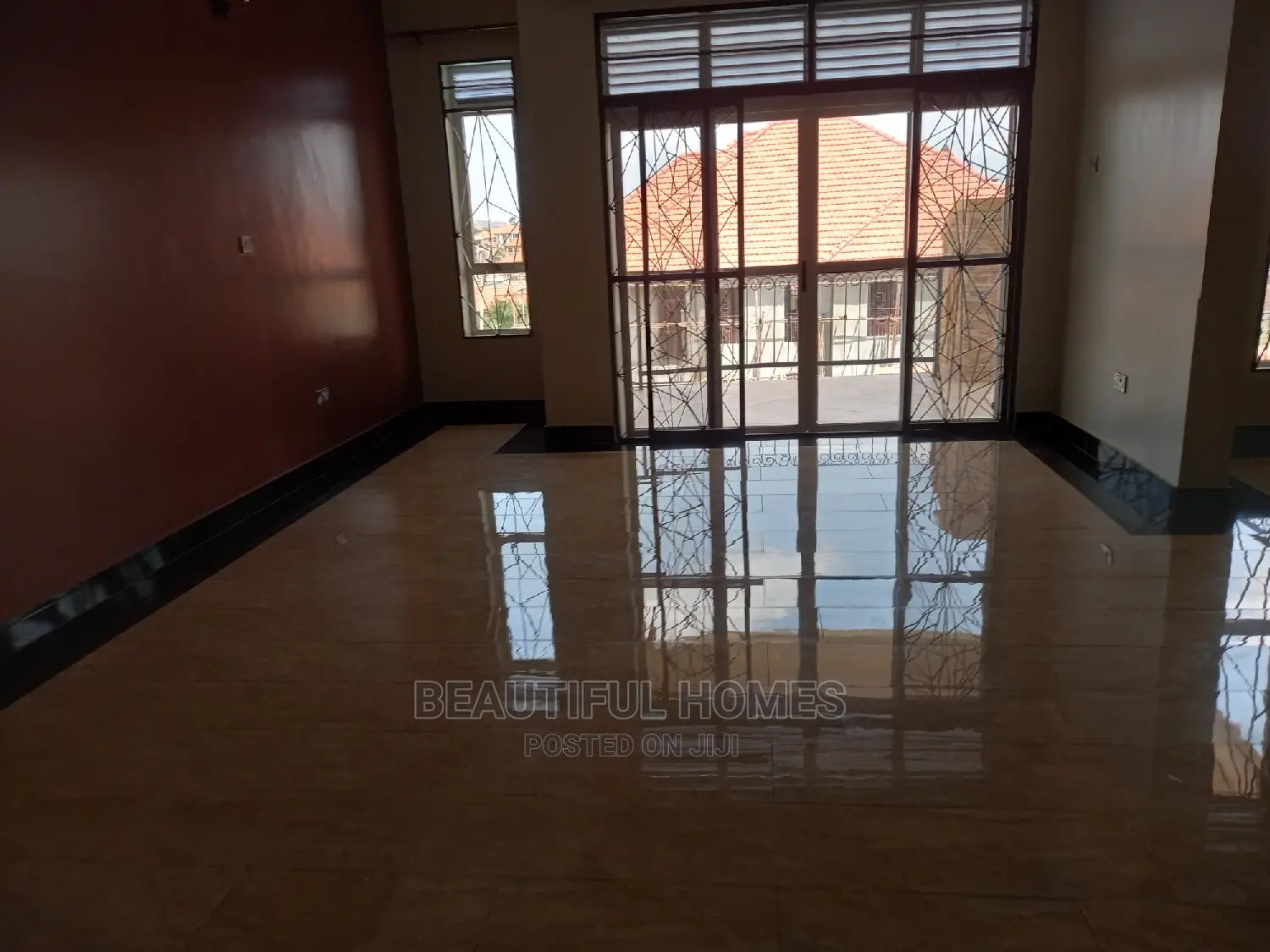 Furnished 5bdrm Mansion in Kira Corporate for Sale in Kira