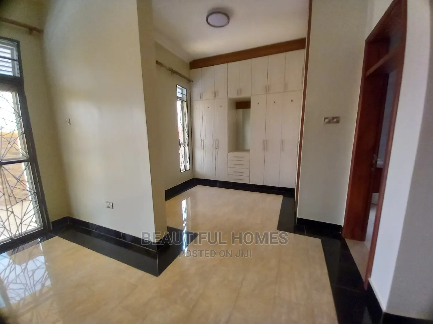 Furnished 6bdrm Mansion in Kira Tarmacked for Sale in Kira