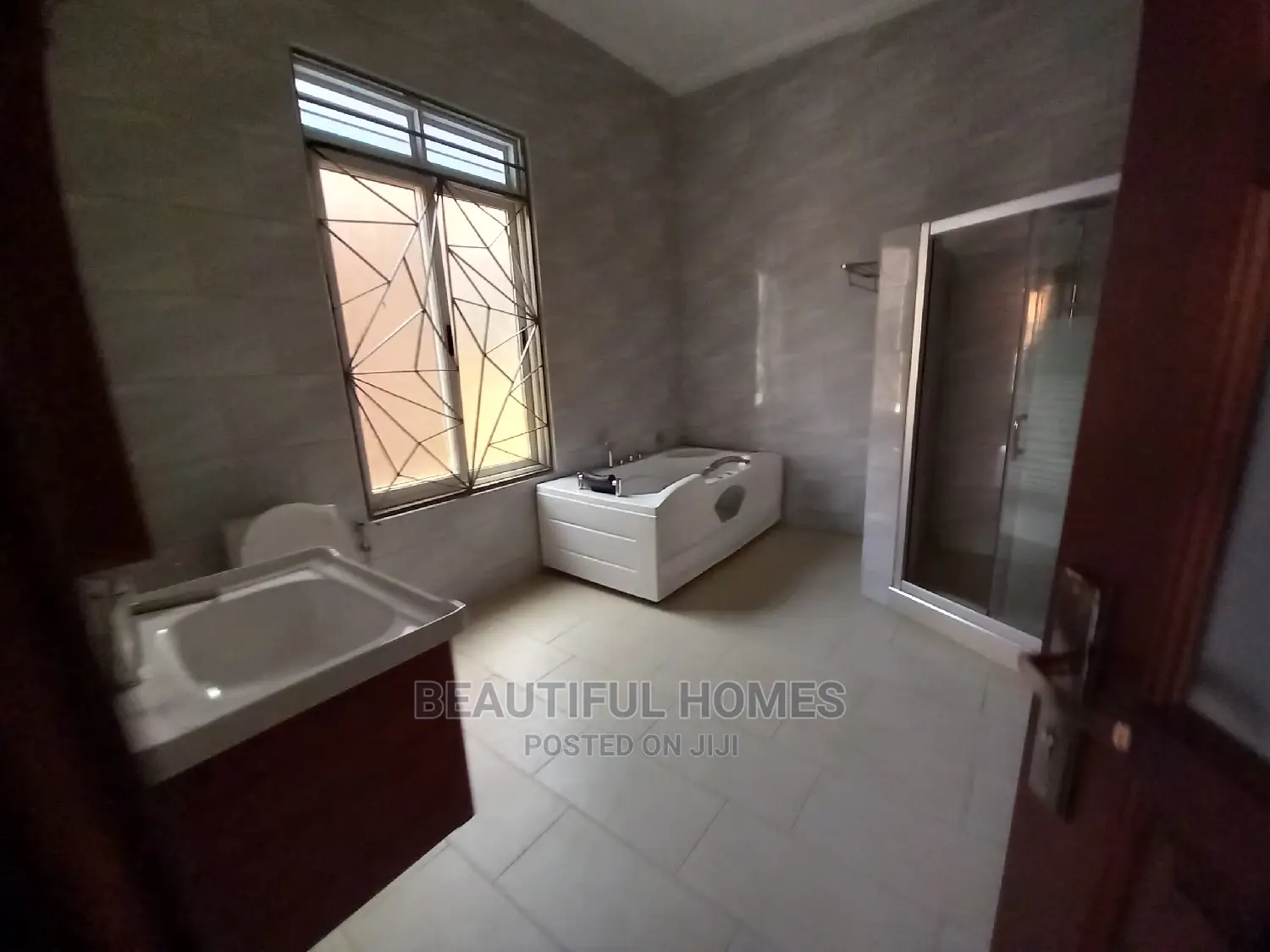 Furnished 6bdrm Mansion in Kira Tarmacked for Sale in Kira