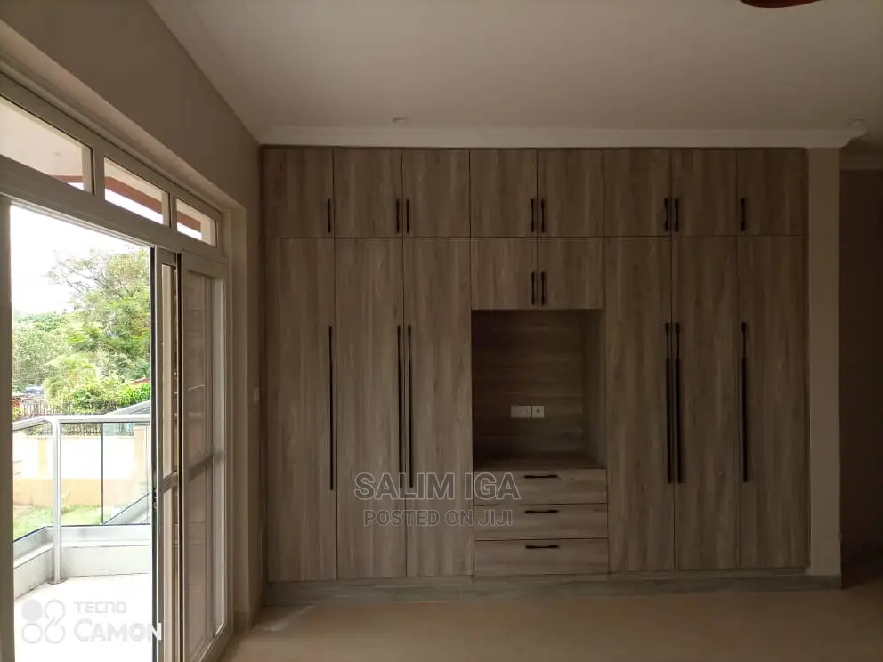Furnished 3bdrm Block of Flats in Kololo Property, Central Division in Central Division