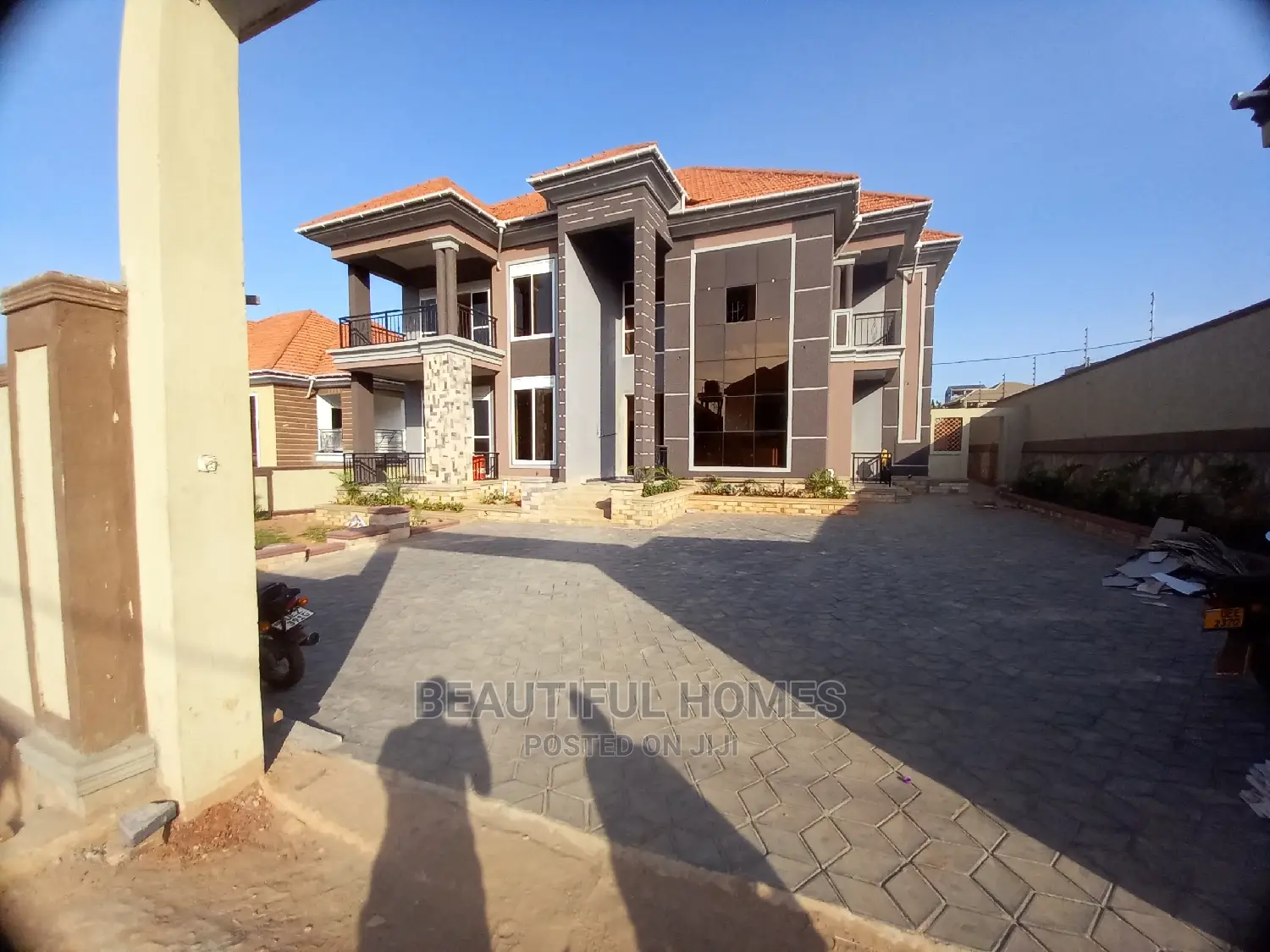 Furnished 6bdrm Mansion in Kisaasi Tarmack, Central Division for Sale in Central Division