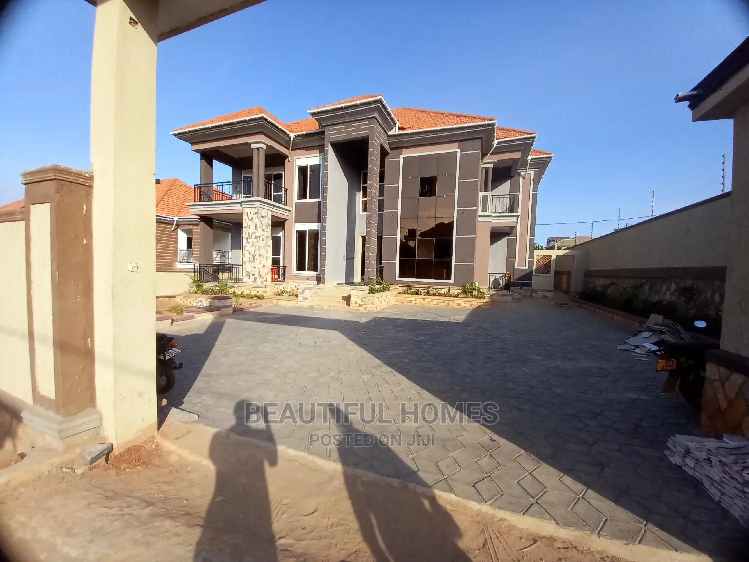 Furnished 6bdrm Mansion in Kisaasi Tarmack, Central Division for Sale in Central Division