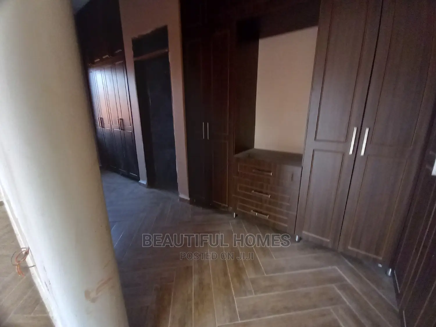 Furnished 6bdrm Mansion in Kisaasi, Central Division for Sale in Central Division