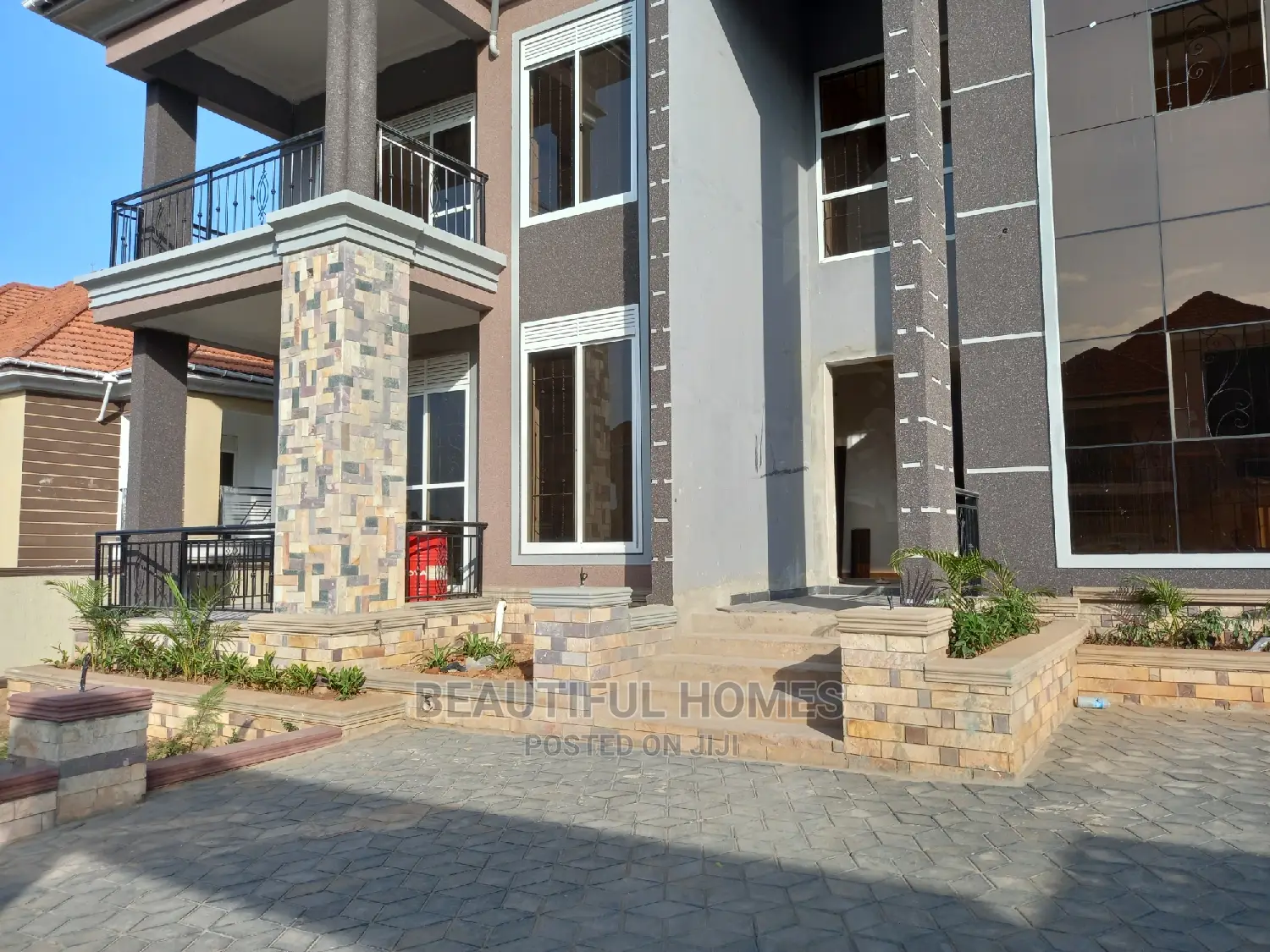Furnished 6bdrm Mansion in Kisaasi Tarmack, Central Division for Sale in Central Division