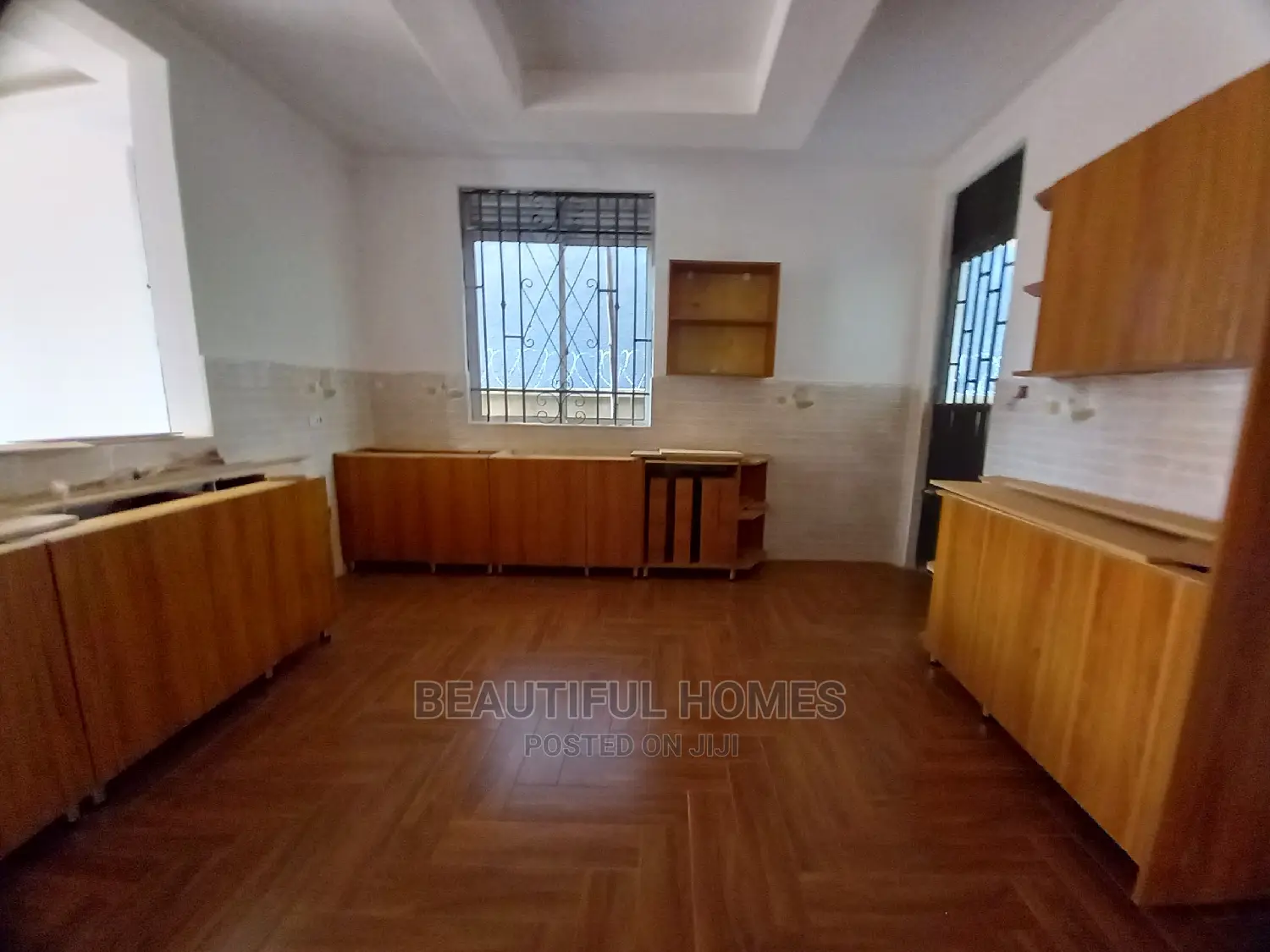 Furnished 5bdrm Mansion in Kira Mamerito Road, Central Division in Central Division