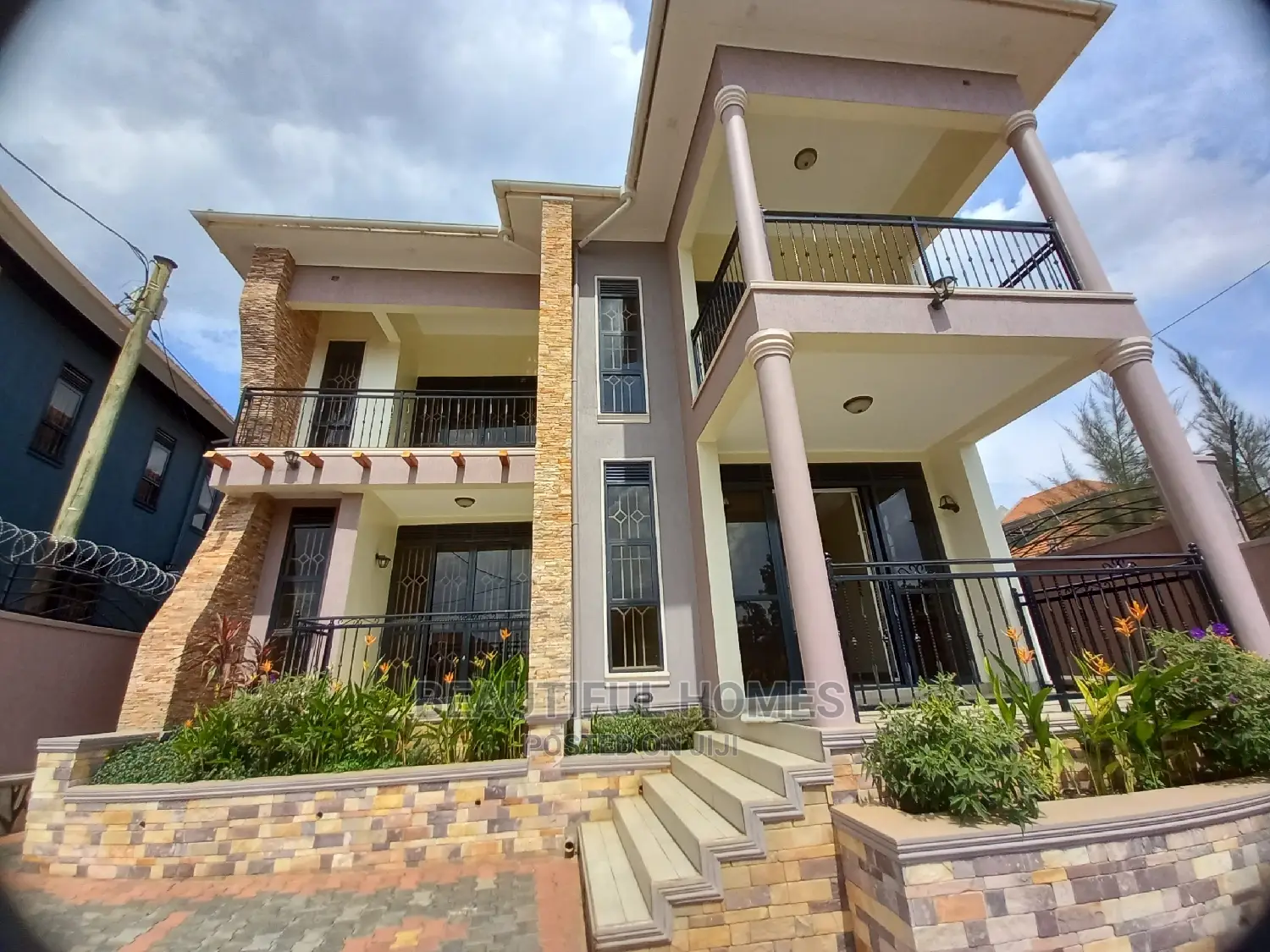 Furnished 5bdrm Mansion in Kira Ministers for Sale in Kira