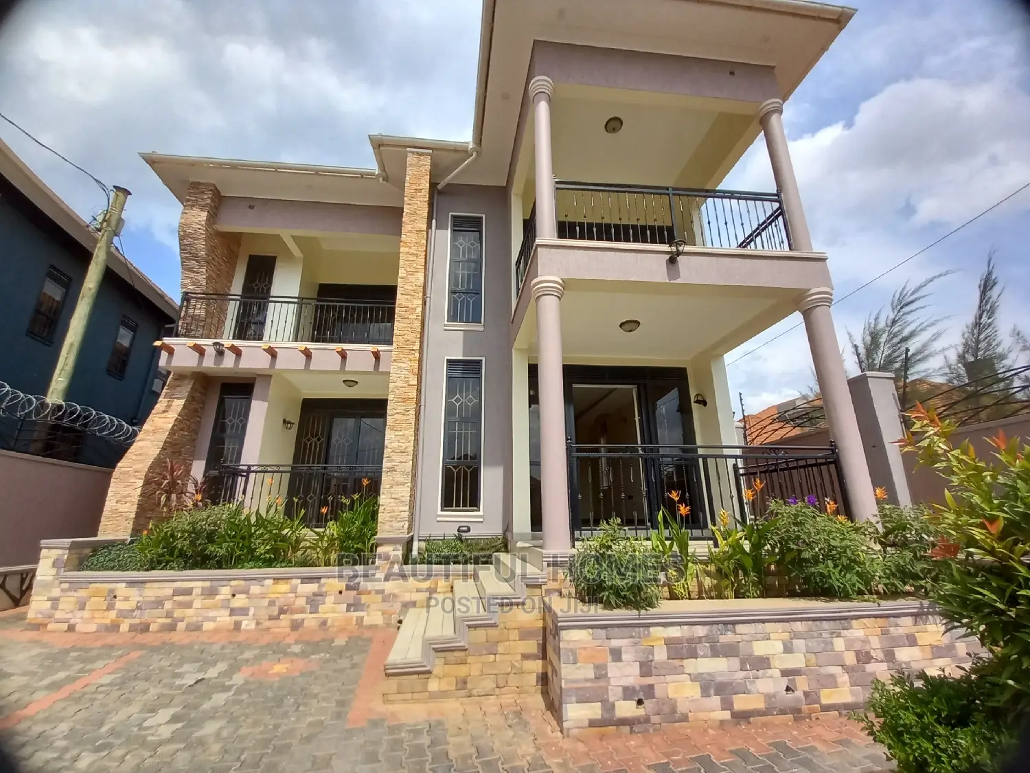 Furnished 5bdrm Mansion in Kira Ministers for Sale in Kira