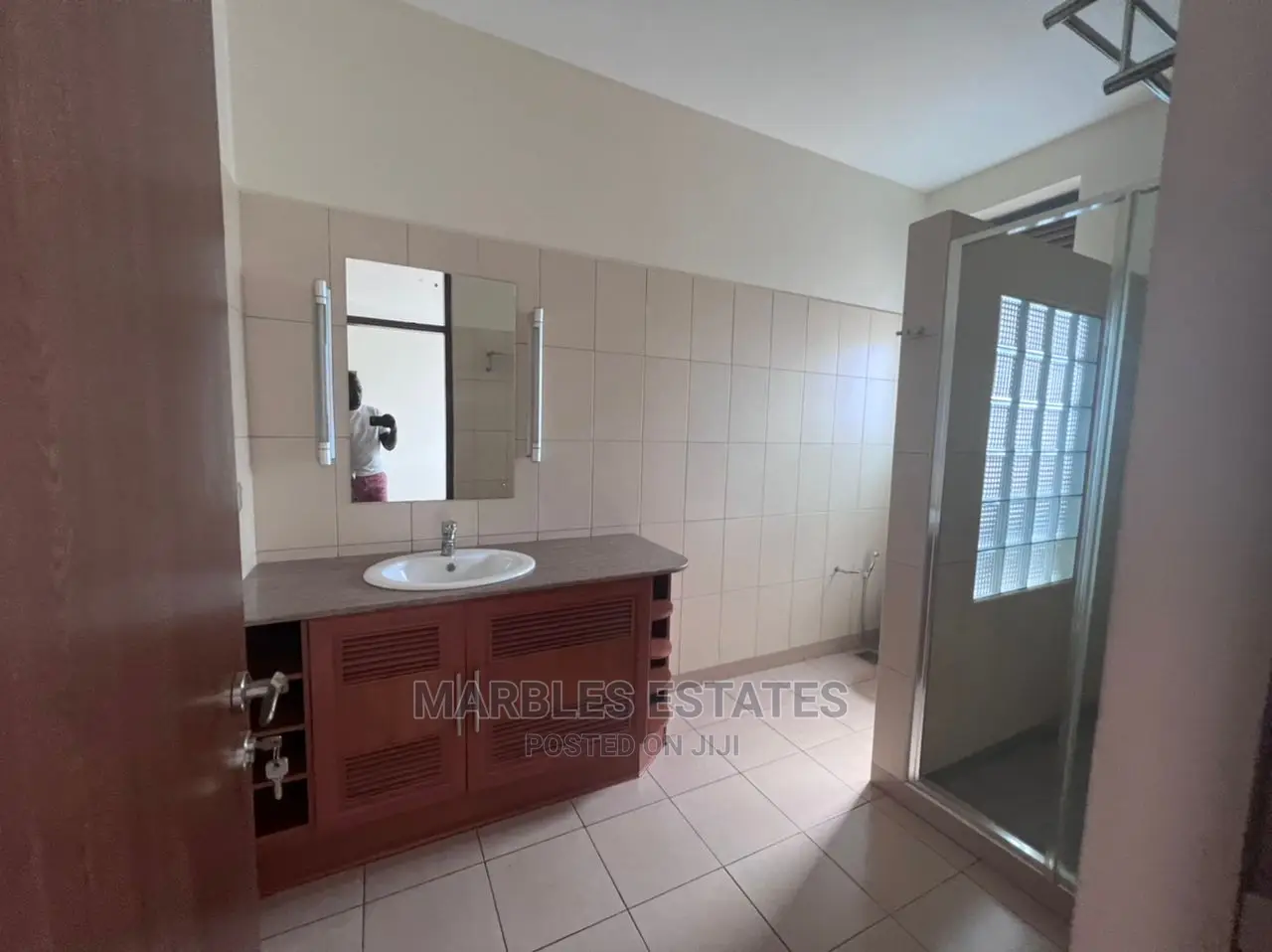 5bdrm Townhouse/Terrace in Kololo, Central Division for Rent in Central Division