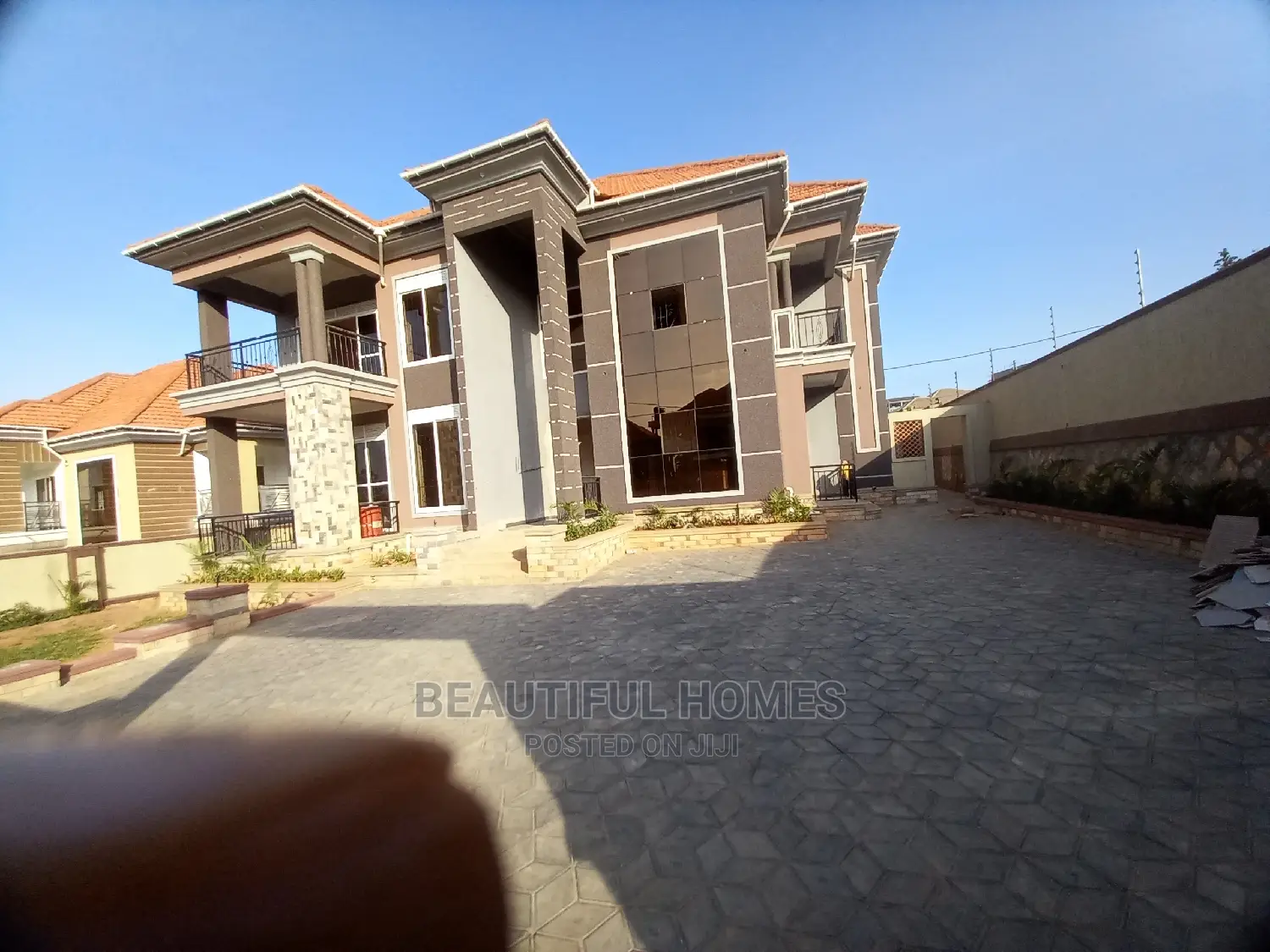 Furnished 6bdrm House in Kisaasi Tarmacked, Central Division for Sale in Central Division