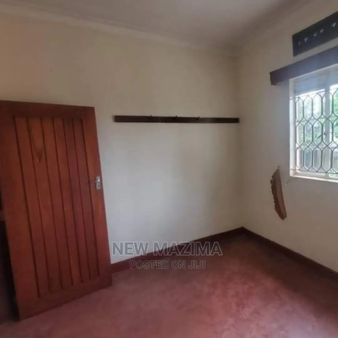 3bdrm Bungalow in Nsambya Town, Division a for Sale in Division A