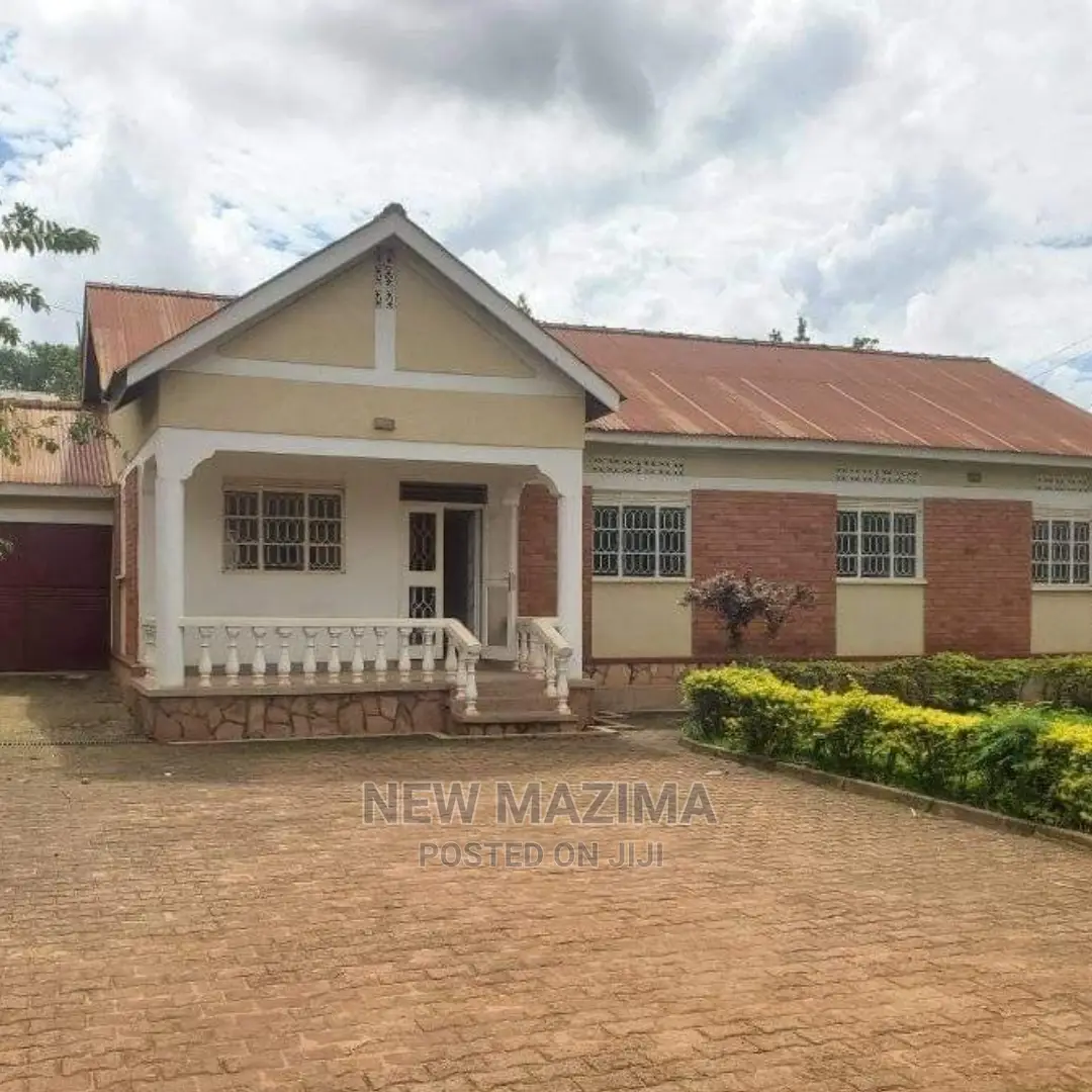 3bdrm Bungalow in Nsambya Town, Division a for Sale in Division A