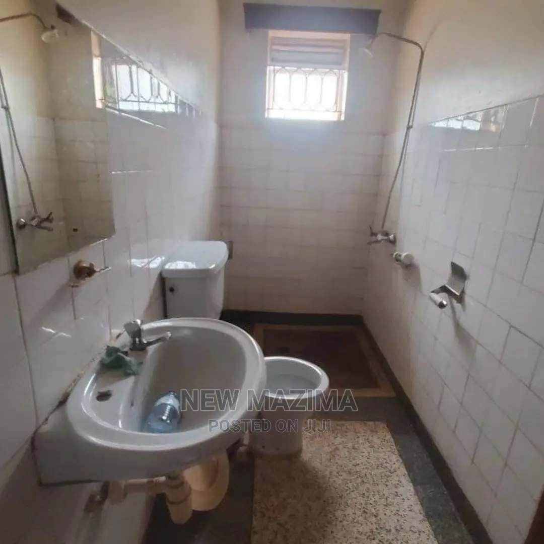 3bdrm Bungalow in Nsambya Town, Division a for Sale in Division A