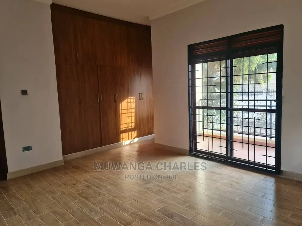 5bdrm Duplex in Fs Properties Ltd, Central Division for Sale in Central Division