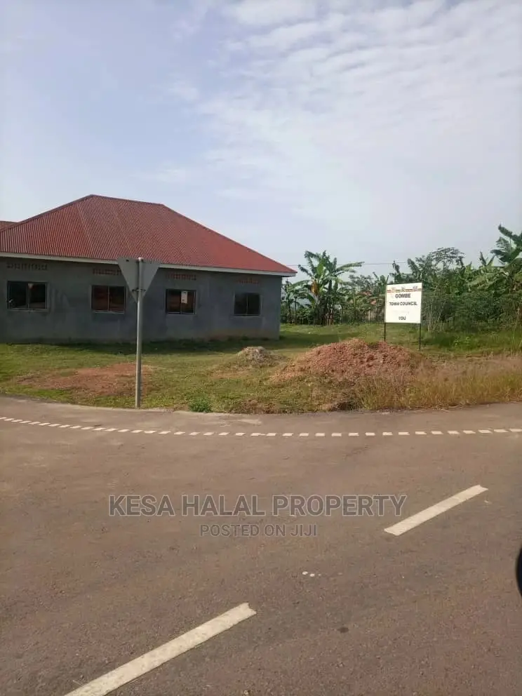 Titled Plots for Sell at Gombe T/N at 9M Am the Owner in Mpigi / Mpigi