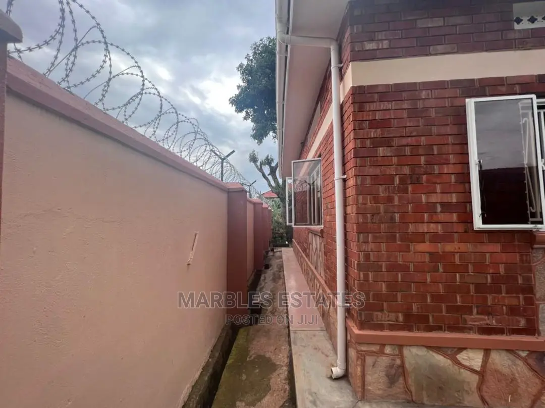 3bdrm House in Muyenga, Central Division for Sale in Central Division