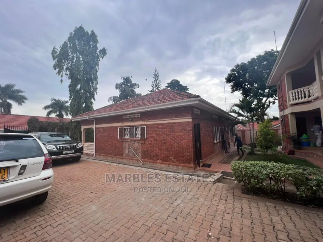 3bdrm House in Muyenga, Central Division for Sale in Central Division