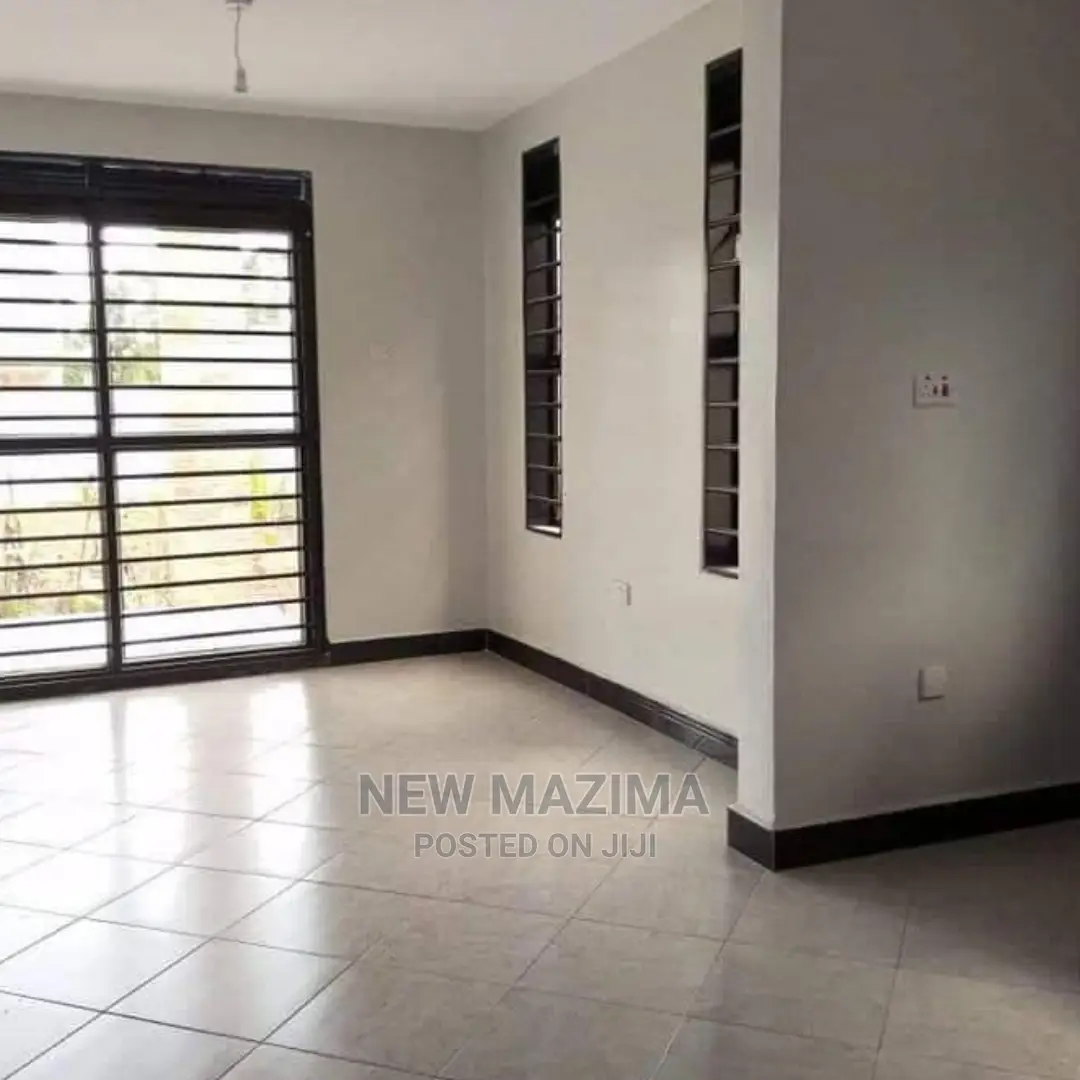 4bdrm House in Seguku Ntebe Rd, Central Division for Sale in Central Division