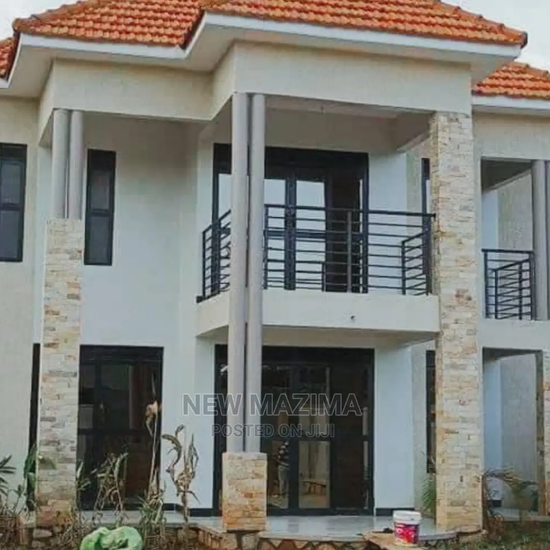 4bdrm House in Seguku Ntebe Rd, Central Division for Sale in Central Division