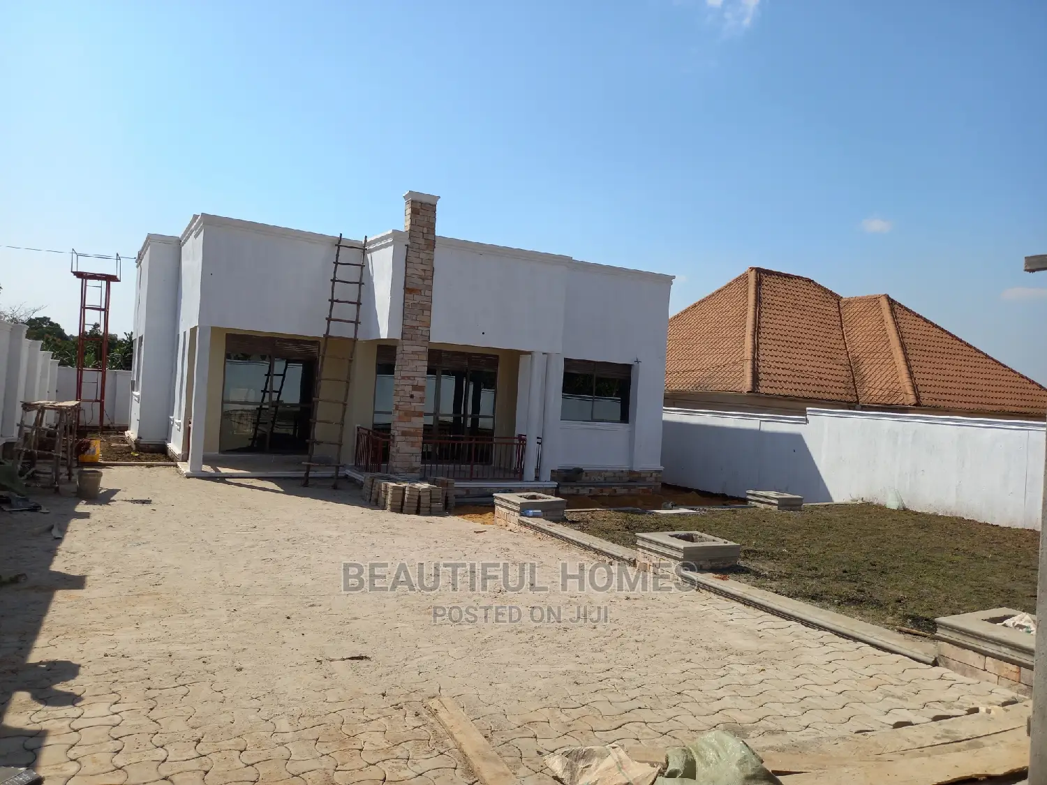Furnished 4bdrm House in Kira Near the Road for Sale in Kira