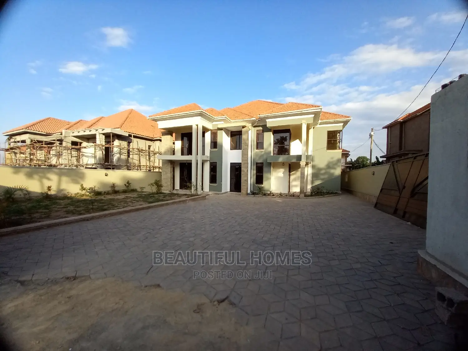 Furnished 6bdrm House in Kira Rich for Sale in Kira