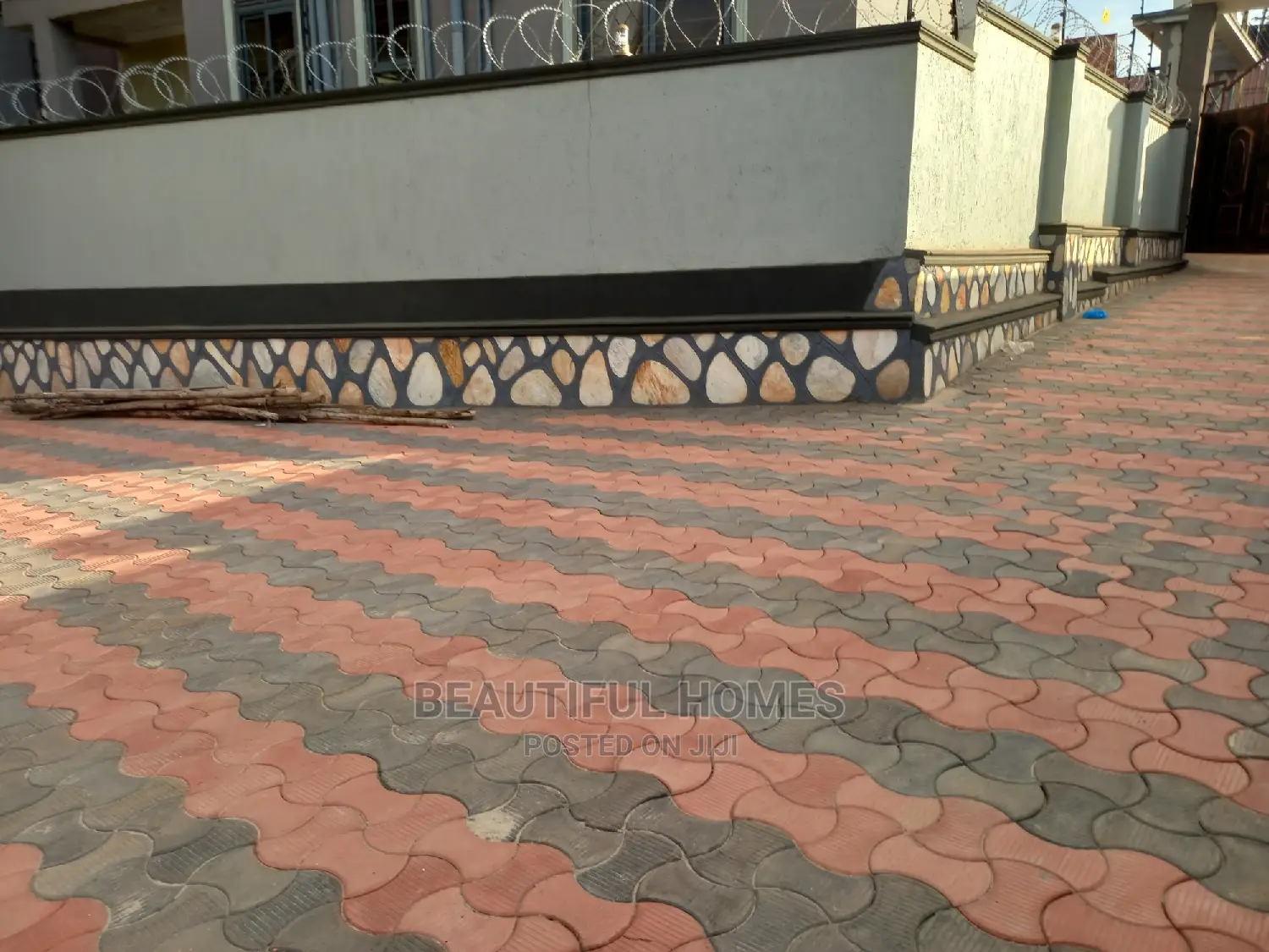 Furnished 6bdrm House in Kira Wealthy for Sale in Kira