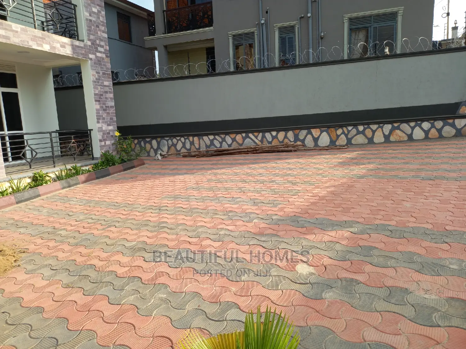 Furnished 6bdrm Mansion in Kira Rich Estate for Sale in Kira
