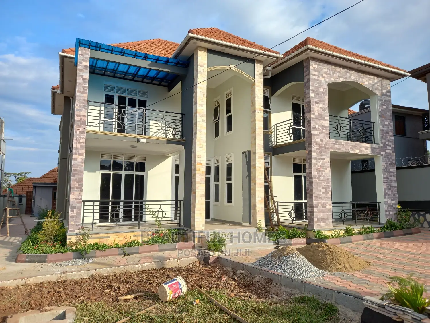 Furnished 6bdrm Mansion in Kira Rich Estate for Sale in Kira