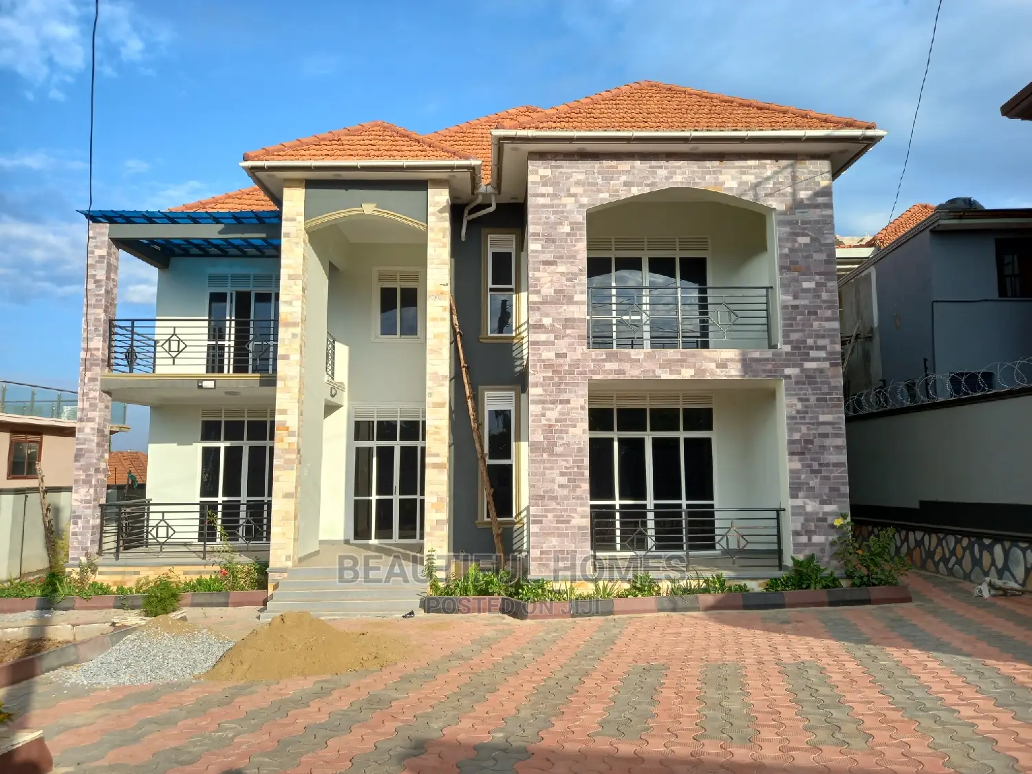 Furnished 6bdrm Mansion in Kira Rich Estate for Sale in Kira