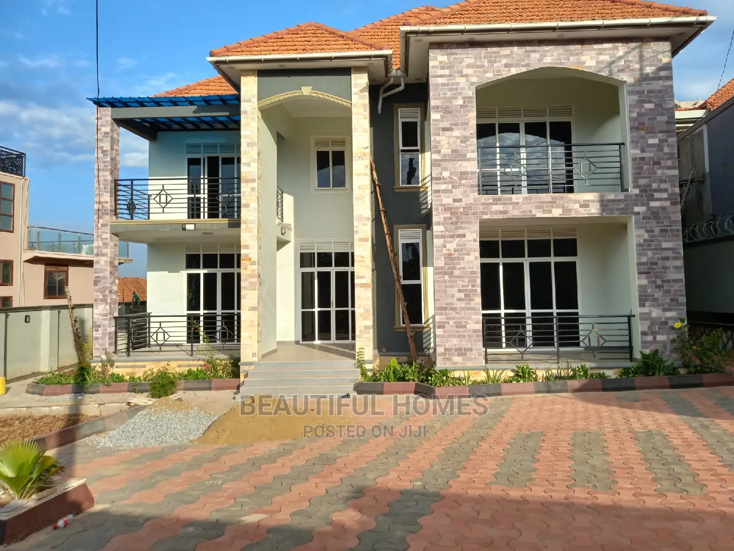 Furnished 6bdrm Mansion in Kira Rich Estate for Sale in Kira