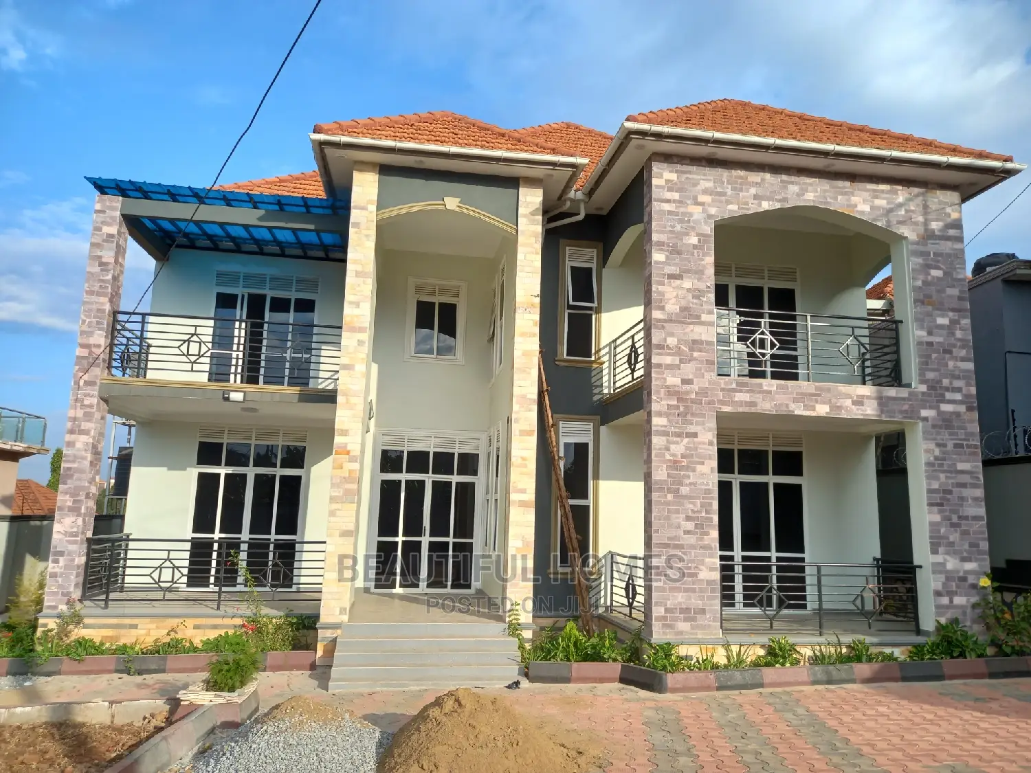 Furnished 6bdrm Mansion in Kira Organised for Sale in Kira
