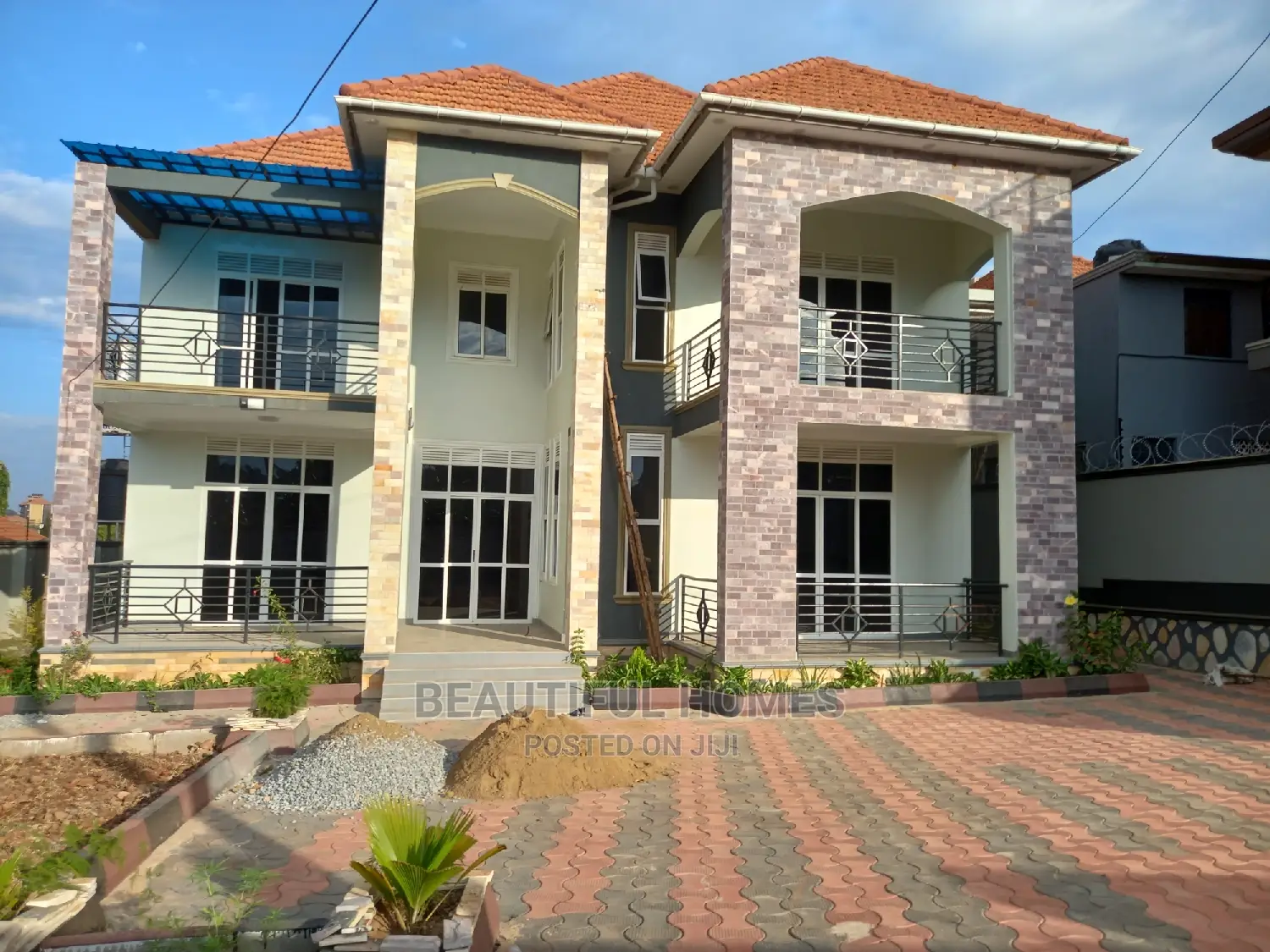 Furnished 6bdrm Mansion in Kira Rich Palatial for Sale in Kira