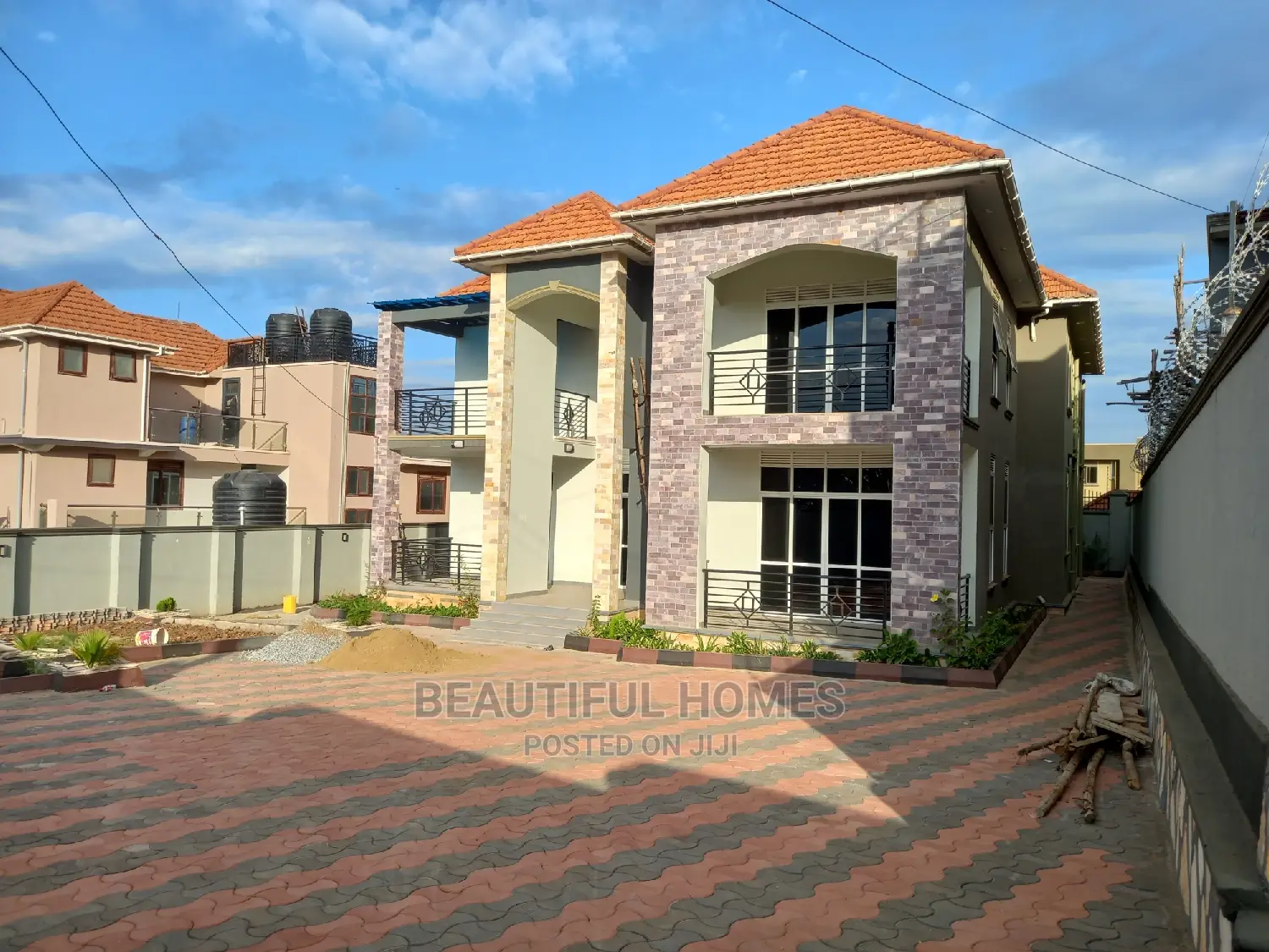 Furnished 6bdrm Mansion in Kira Rich Palatial for Sale in Kira