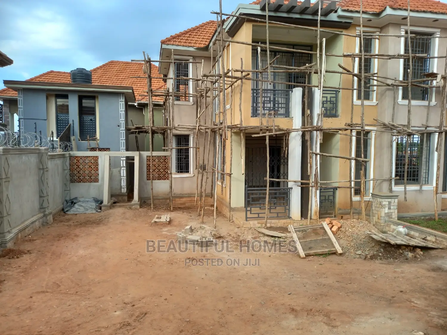 Furnished 4bdrm Duplex in Kira Corporate for Sale in Kira