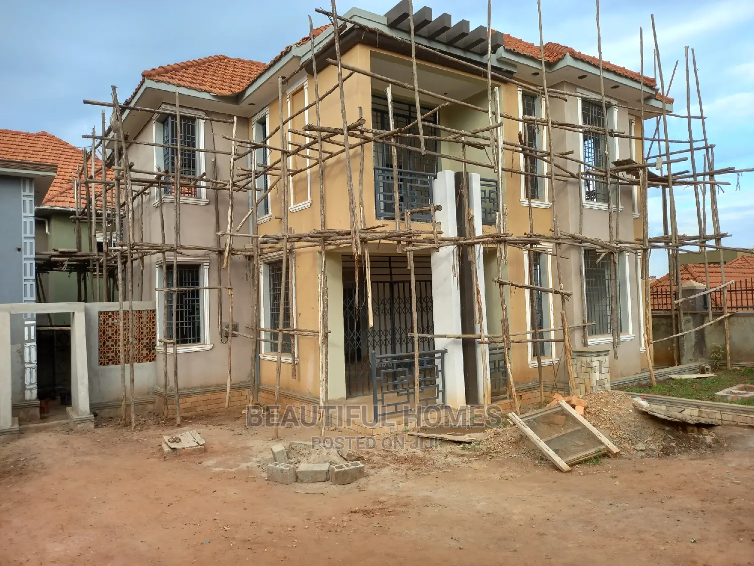 Furnished 4bdrm Duplex in Kira Corporate for Sale in Kira