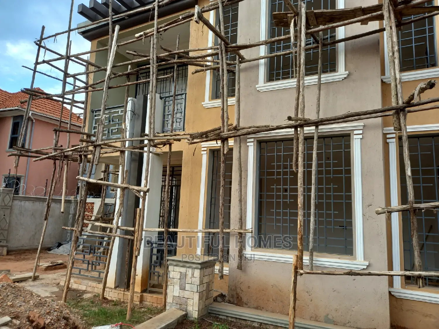 Furnished 4bdrm Duplex in Kira Wealthy Area for sale in Kira