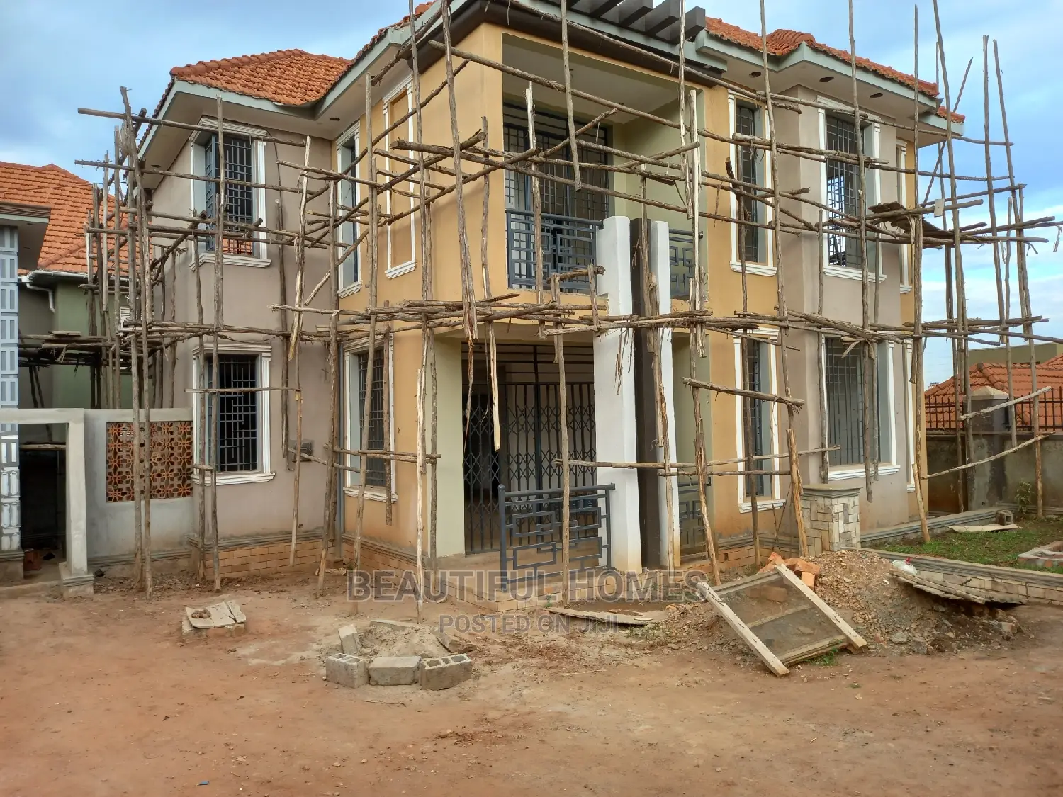 Furnished 4bdrm Duplex in Kira Wealthy Area for sale in Kira