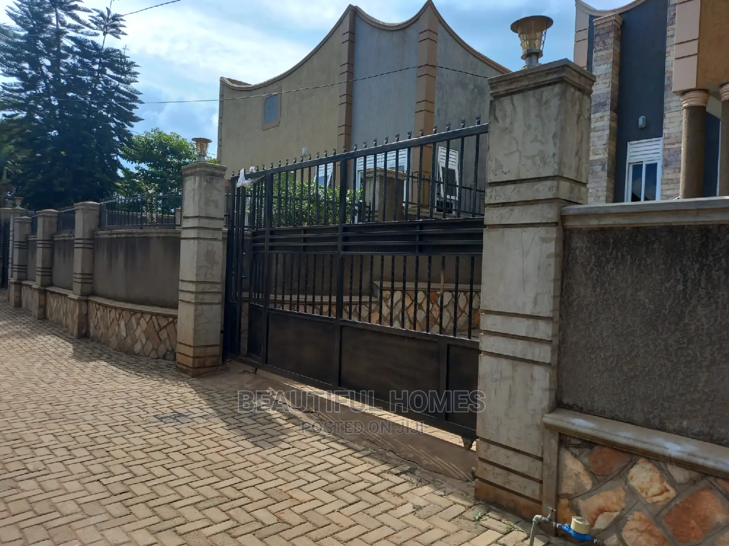 Furnished 4bdrm House in Kira for Sale in Kira
