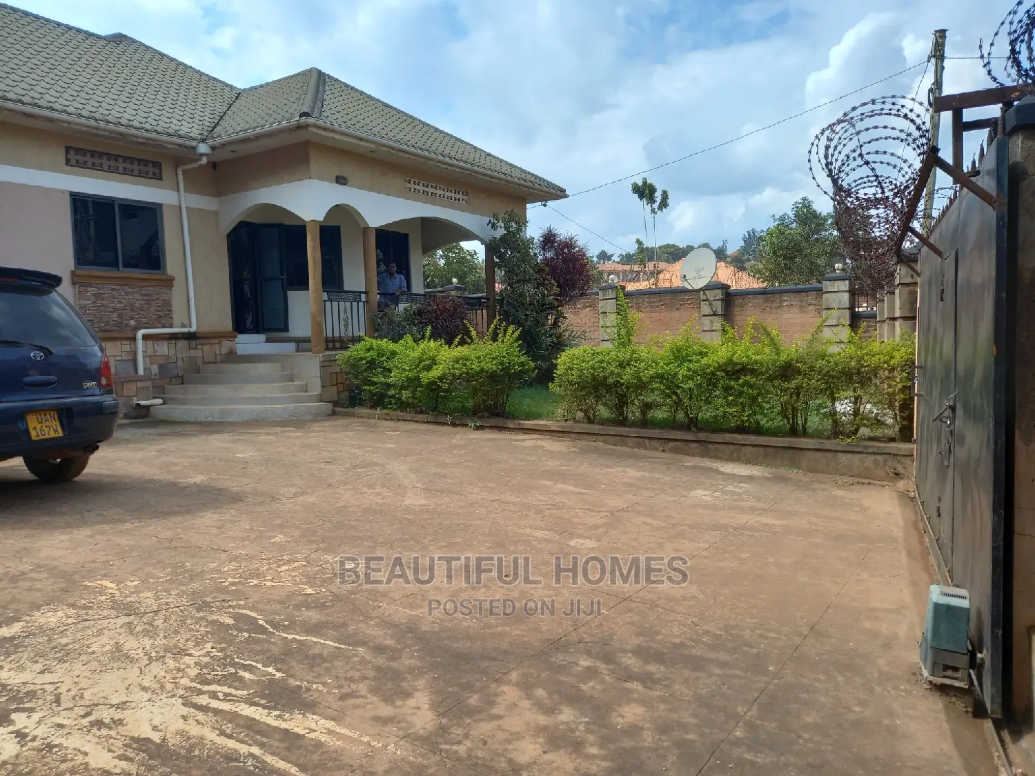 Furnished 4bdrm Bungalow in Kira Posh for Sale in Kira