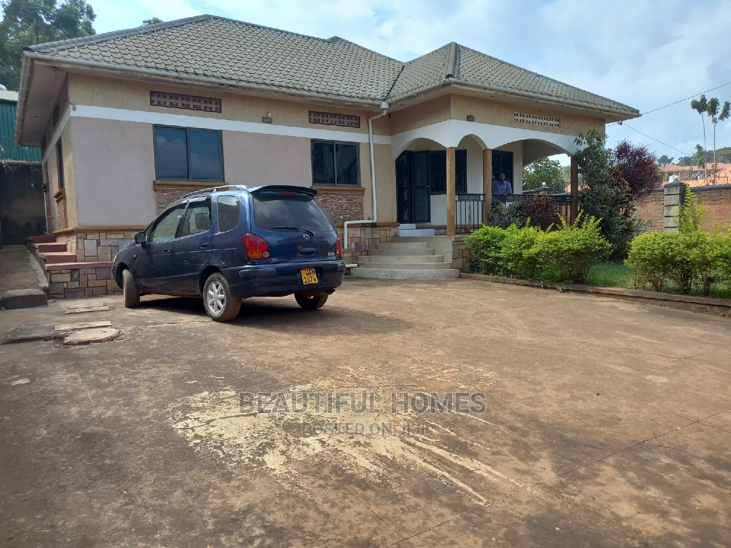 Furnished 4bdrm Bungalow in Kira Posh for Sale in Kira