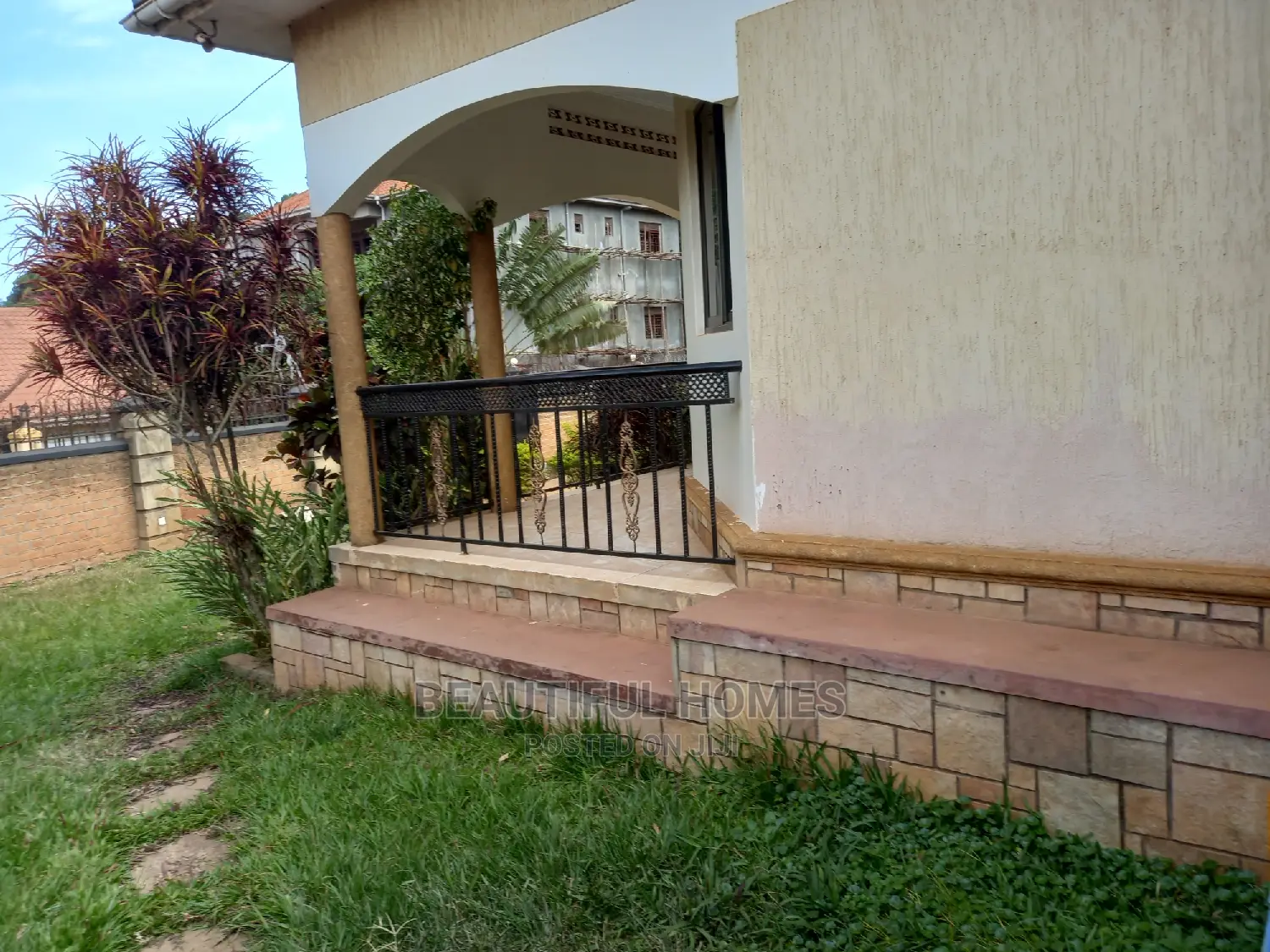 Furnished 4bdrm Bungalow in Kira Posh for Sale in Kira