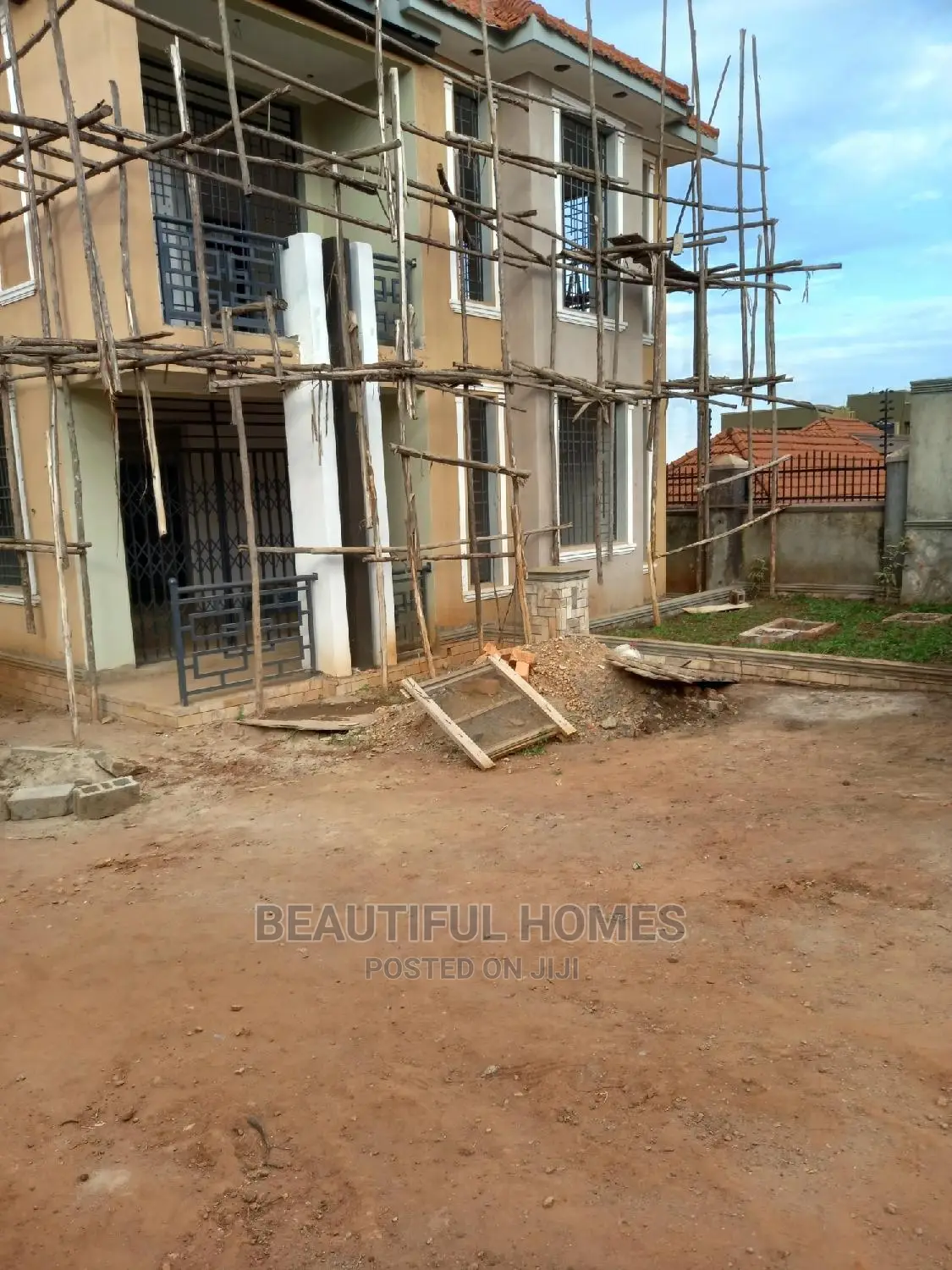 Furnished 4bdrm Duplex in Kira Wealthy Area for sale in Kira