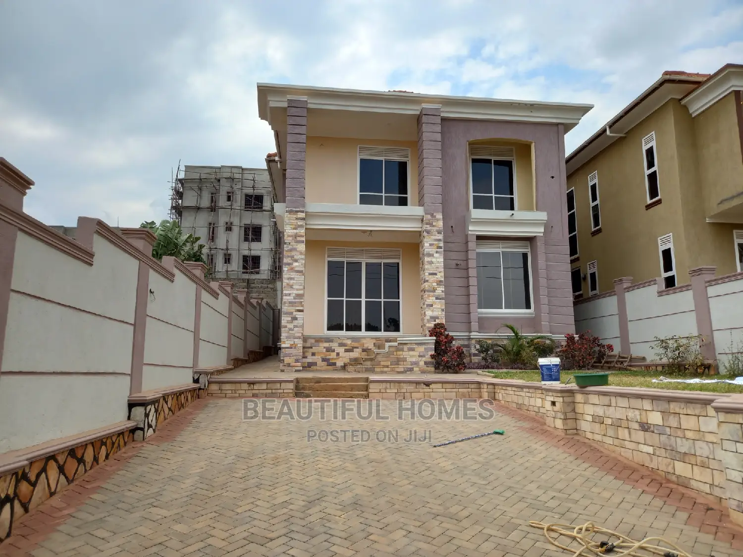Furnished 4bdrm Duplex in Kira Tarmacked for Sale in Kira