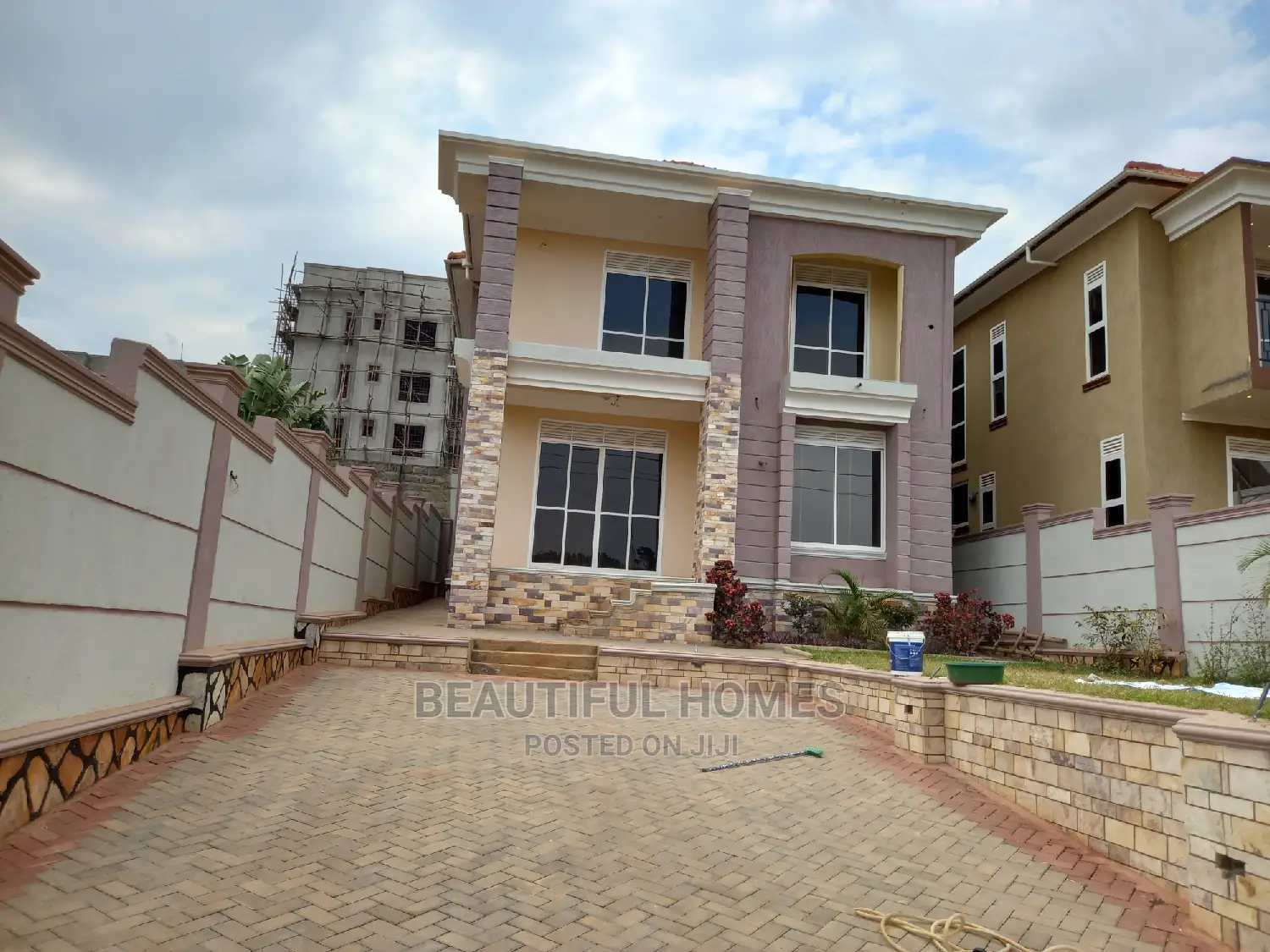 Furnished 4bdrm Duplex in Kira Tarmacked for Sale in Kira